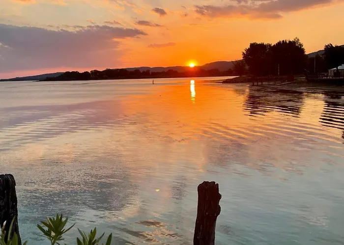 Private Stone With Starlink & View Tuoro sul Trasimeno